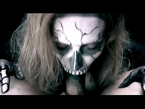 ❤️ ʻO ke kaikamahine daimonio e omo ana i ka moa me kona waha ʻeleʻele a me ka ʻai ʻana. ️ Super sex ma haw.pornpictureshq.ru ❌